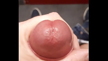 Preview 4 of While Her Mom Is Sleep - Masturbation au taf