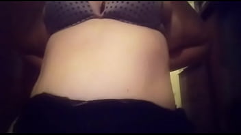 Preview 1 of Mom Indonesia Mom - Chica embarazada se me desnuda