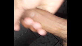 Preview 2 of Nikki Nova Guy - Punheta no banho