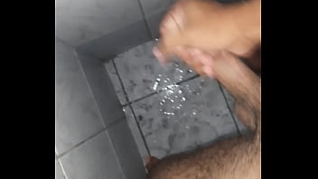 Preview 3 of Nikki Nova Guy - Punheta no banho
