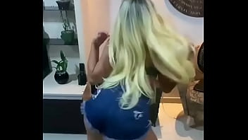 Preview 1 of Grade Mom - Minha irm&atilde_ Dan&ccedil_ando