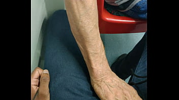 Preview 2 of Mom Repid Son - Coroa pega no meu pau no trem