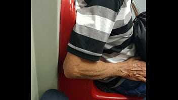 Preview 3 of Mom Repid Son - Coroa pega no meu pau no trem