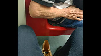 Preview 4 of Mom Repid Son - Coroa pega no meu pau no trem