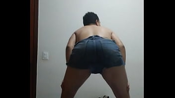 Preview 3 of Girl Voyeur Masturbation - NOVINHO PASSIVO DAN&Ccedil_ANDO DE SHORT