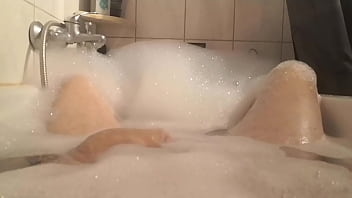 Preview 3 of Film Moglie - Small cock in the bathroom
