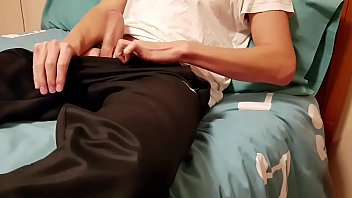 Preview 1 of Mom Drinking Cum Son - Twink con polla gorda se masturba y se saca leche