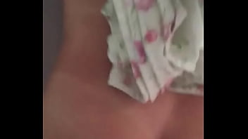 Preview 1 of Desi Hips - Comendo. Prof safada