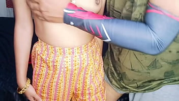 Preview 2 of Mom Hug Boob - MAMI KO PAISE KAMANE KA ASAAN TARIKA BATAKAR BHANJE NE KHOOB CHODA