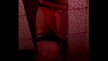 Preview 3 of Friends Squirt - Eu mostrando minha bunda no espelho doido para ser comido por umpauzudo,  sou novinho de Mg