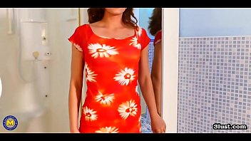 Preview 1 of Evita Pozzi Danny - Slutty MILF with hungry ass and pussy