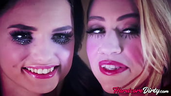 Preview 1 of Sunny Leone Pron Hasbind - HardcoreDirty.com - Lyra Law seduces businessman with makeup and sex romp