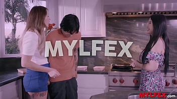 Preview 1 of Abg Smp Bugil Camfrog - Mylfex - The Girls Encourages Their Boy to Find a Job