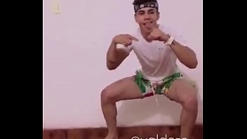Preview 1 of Rei Kuromiya - Brasileros calientes bailando Funk