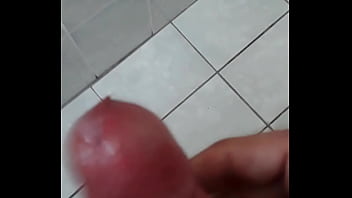 Preview 1 of Www Waptric Com - Gozando pensando nas novinhas