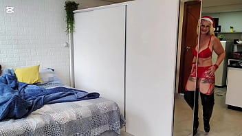 Preview 1 of Vicio Chase - Madrasta carente fudeu com seu enteado na noite de natal , convenci inocente que o presente s&eacute_ria sexo sem camisinha creampie veja no fechado Presente de natal