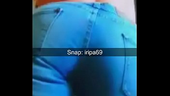 Preview 1 of Odia Saxi Video Www - cette blonde en jean ecarte son anus sur snap!