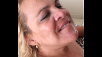 Preview 3 of Iasian4 U - Milf vadia tomando banho de porra Mirella Mancini
