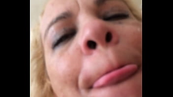 Preview 4 of Iasian4 U - Milf vadia tomando banho de porra Mirella Mancini