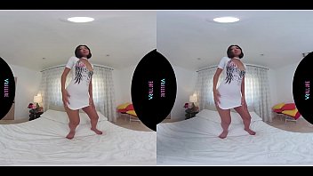 Preview 1 of Xxxx Comq - VRALLURE Let Me Show You How I Rock Out!