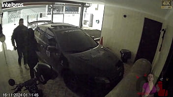 Preview 2 of Download Video Bokep India - Achei o mototaxi gato e o chamei para minha casa e j&aacute_ que meu marido estava roncando tivemos que foder na garagem mesmo. O gostoso me fodeu sem se intimidar com meu PITBULL cheirando suas partes.