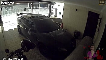 Preview 1 of Download Video Bokep India - Achei o mototaxi gato e o chamei para minha casa e j&aacute_ que meu marido estava roncando tivemos que foder na garagem mesmo. O gostoso me fodeu sem se intimidar com meu PITBULL cheirando suas partes.