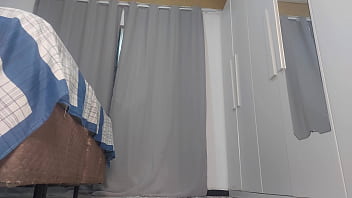 Preview 1 of Japan Seks Office - O padrasto queria muito ver a enteada nua! Mas ela o pega se masturbando atr&aacute_s da cortina