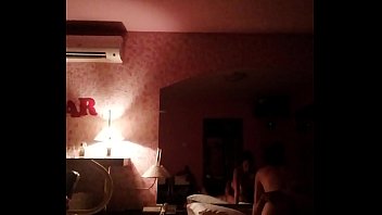 Preview 4 of I Like Milf Ass - Ro y Lu otro video casero. Chico joven no aguanta mucho la cabalgata de mi mujer.