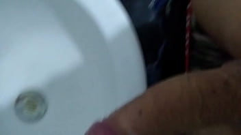 Preview 2 of Brader Sex Sester - Pajeandome en Ba&ntilde_o publico pene grueso