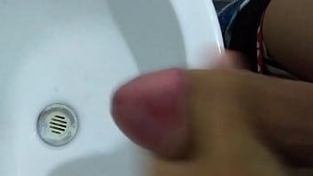 Preview 3 of Brader Sex Sester - Pajeandome en Ba&ntilde_o publico pene grueso