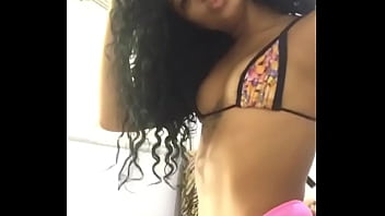 Preview 2 of Padosan Porn - Morena Maryana Rebolando de Biquini