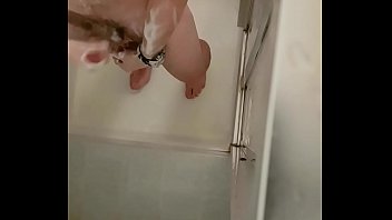 Preview 3 of First Time Young Girl Sexi Blood - Fibi6 heimlich beim duschen gefilmt wie er masturbiert und abspritzt nach dem Skifahren