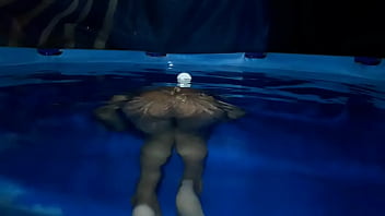 Preview 4 of Mature Blonde Jan Burton - De noche Mi Cola depilada refrescandose,  solo en mi casaandose