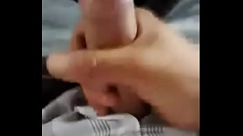 Preview 2 of Deb Sager - Hetero enga&ntilde_ado se saca otra vez la leche