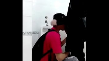 Preview 3 of Jonnny Sin - Flagra de Pegac&atilde_o de brothers no banheiro (g0ys play in bathroom busted)
