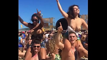 Preview 2 of Christmas Mia Khalifa - Peito em festa rave