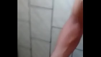 Preview 1 of Berig - Hetero batendo punheta pra amigo gay