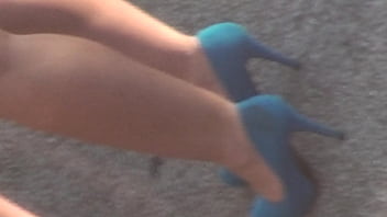 Preview 3 of R15 Box - Two Candid young women - Bare feet and Heels