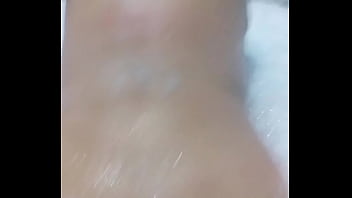 Preview 2 of Bustyy Tube - Tirando con esposas en Jacuzzi