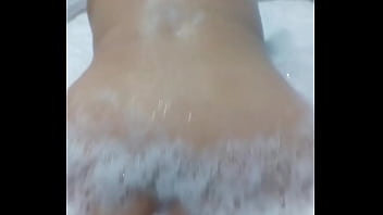 Preview 3 of Bustyy Tube - Tirando con esposas en Jacuzzi