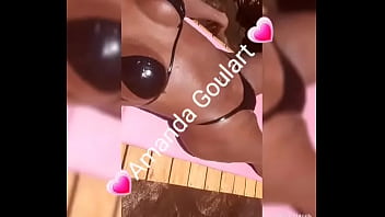 Preview 2 of Boob Eez - Amanda Goulart gostosa pegando sol