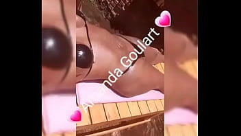 Preview 1 of Boob Eez - Amanda Goulart gostosa pegando sol