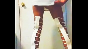 Preview 4 of Karton Xxx Video - Seductive ebony dancing