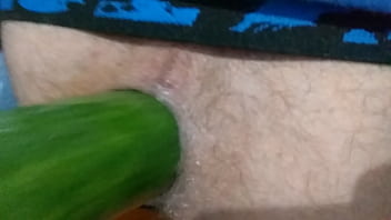 Preview 2 of Erito Nina - Metendo pepino no cu