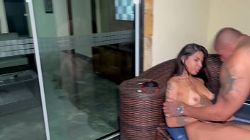 Preview 4 of Izzy G - Primeira Troca de casal com a minha enteada e a amiga dela na mans&atilde_o em b&uacute_zios