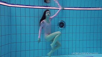 Preview 3 of Xxxxwwwwbn - Roxalana Cheh hot underwater mermaid