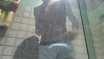 Preview 2 of Hot Kiss Xxxx - banho de cueca branca