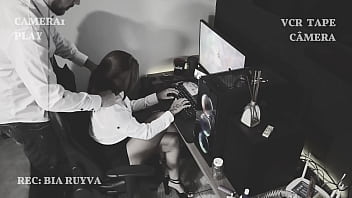 Preview 2 of Ladyboy Sex Girls - C&acirc_mera escondida: MEU CHEFE FEZ MASSAGEM EM MIM,  ser&aacute_ que a esposa dele vai descobrir?
