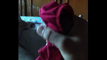 Preview 2 of House Scret - Peguei a calcinha da filha da minha mulher e gozei nela