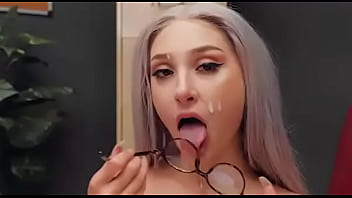 Preview 4 of English S X Student - Alguien sabe el nombre de esta mujer?